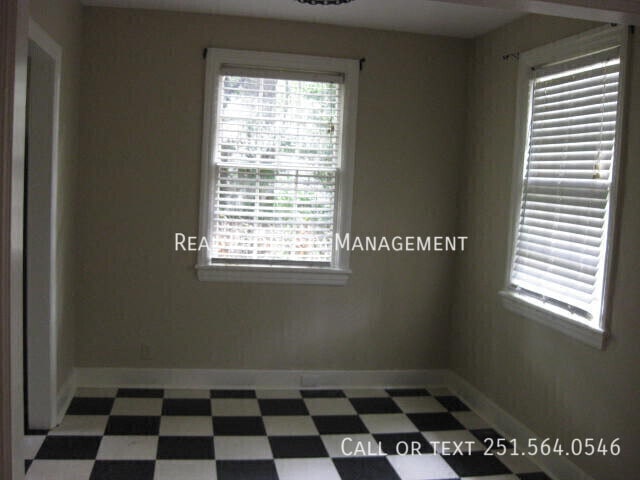 Building Photo - 335 Azalea Cir W