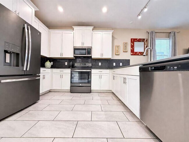 Building Photo - 691 Sticks St