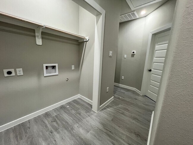 Building Photo - Brand new 3-bedroom, 3-bathroom townhome, ...