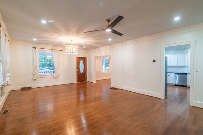 Building Photo - Spacious charmer in the heart of Dilworth ...
