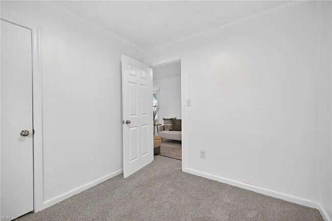 Building Photo - 1128 43rd St