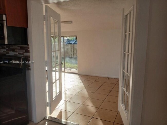 Building Photo - 3 bedroom in Hollywood FL 33024