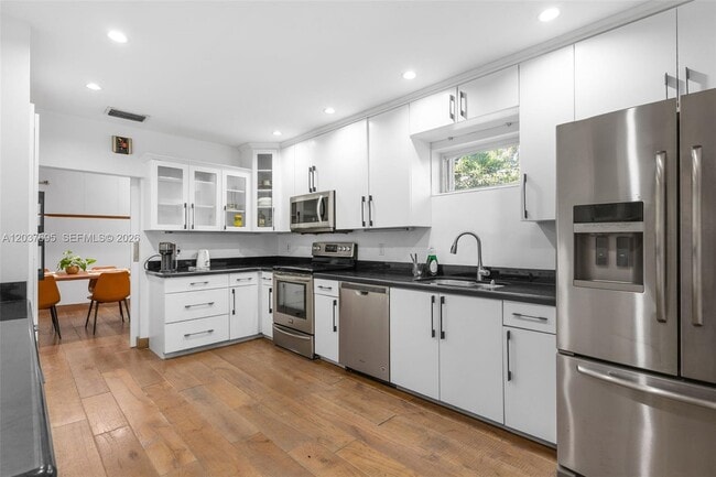 Building Photo - Hawthorne Avenue, Miami Beach, FL 33141 - 4 BR 3 BA single-family home