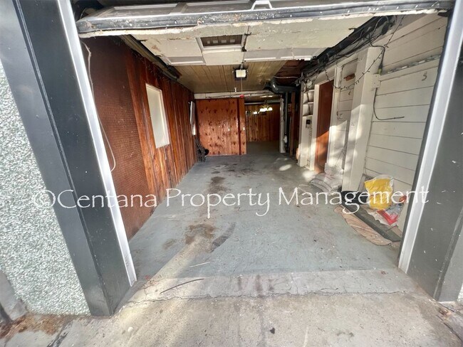 Building Photo - 1320 W Gold St
