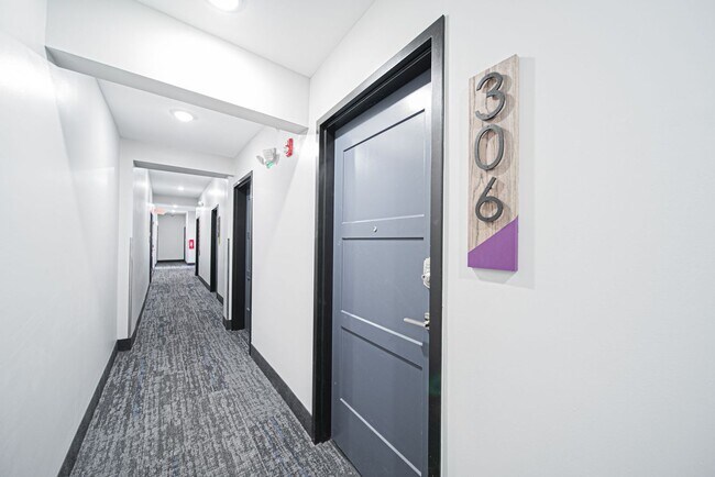 Building Photo - Fully Furnished 1 Bedroom in the heart of Short North!