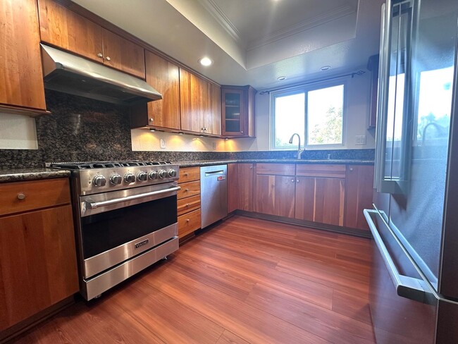 Building Photo - Spacious 3-Bedroom Condo for Rent in UTC –...