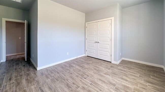 Building Photo - 1724 Salma Rd