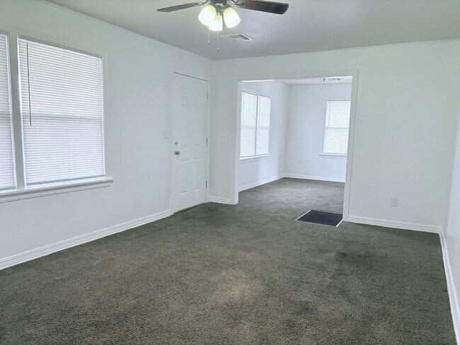 Building Photo - Two bedroom house in N. OKC