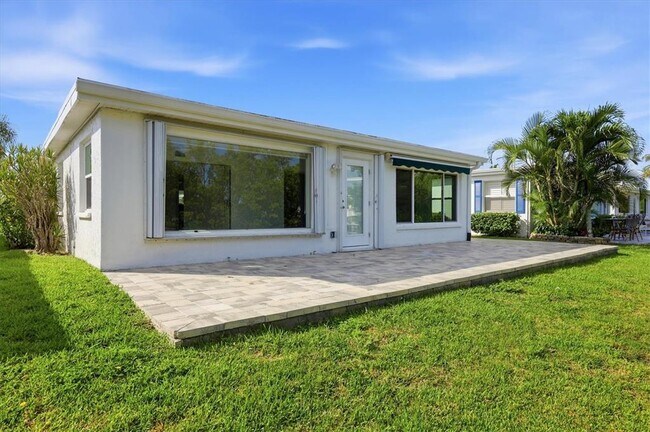 Building Photo - 885 Spanish Dr N