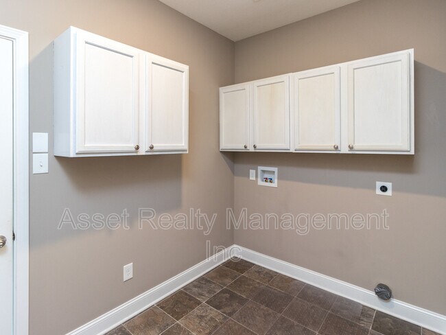 Building Photo - 509 Broadberry Ave