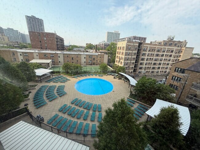 Building Photo - 3930 N Pine Grove Ave