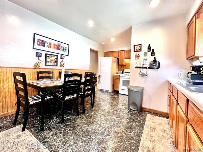 Building Photo - 26381 Osmun St