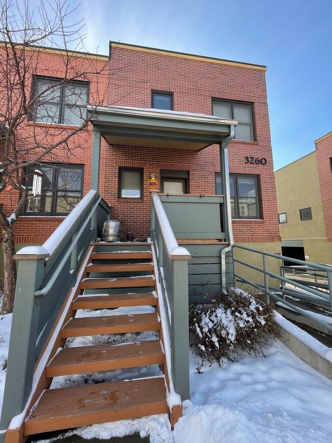 Primary Photo - Charming Brownstone 1bed/1bath End-unit To...