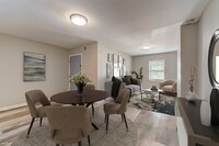Building Photo - 2 br, 1 bath Triplex - 615 North 32nd Stre...