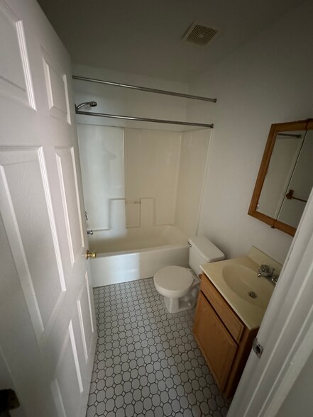 Bath Room Photo - 1891 Southern Blvd