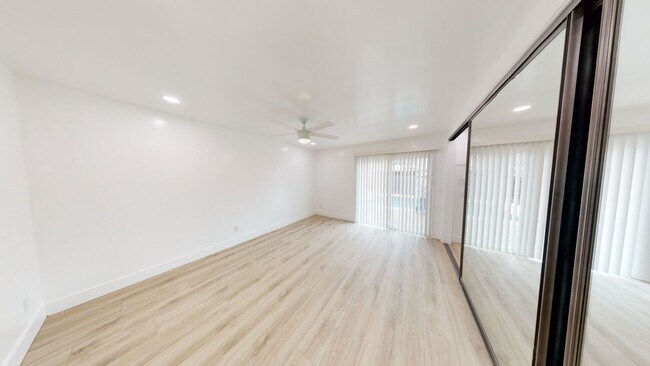 Building Photo - Large 6 Bedroom POOL House on East Falls View! Prime Location! Easily Fits 6-10 People