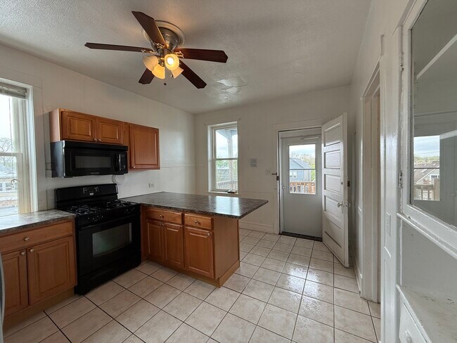 Building Photo - 2818 N Mozart St