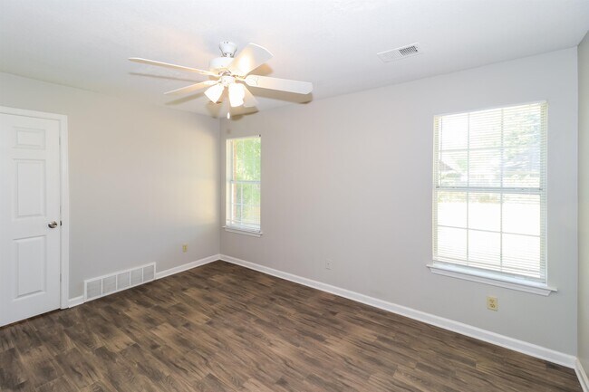 Building Photo - 8112 Country Mill Cove