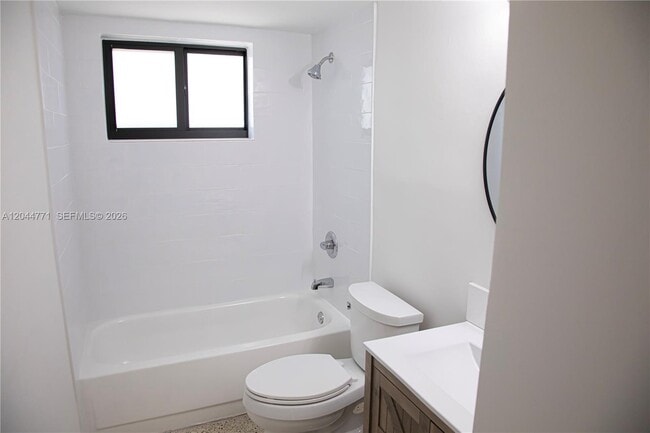 Building Photo - 1226 SW 30th Ave
