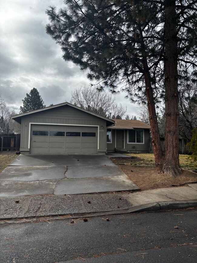 Building Photo - 3 bed 2 bath home located in Northeast Bend, close to parks, trails, and shopping