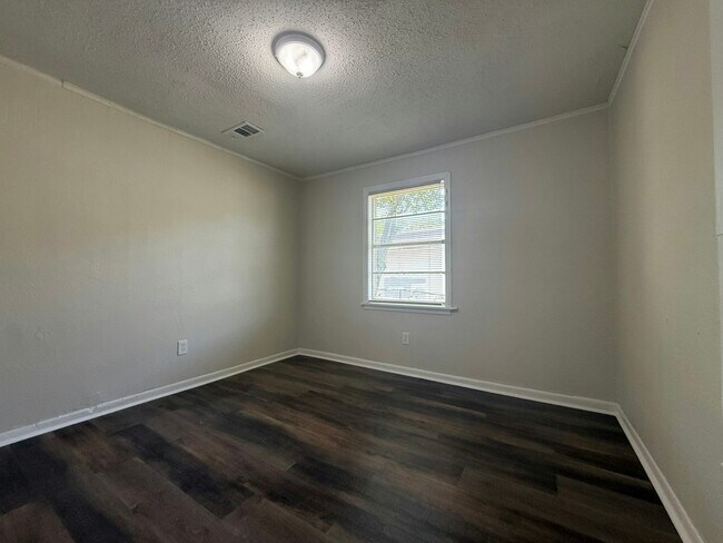 Building Photo - 1242 Airways Blvd