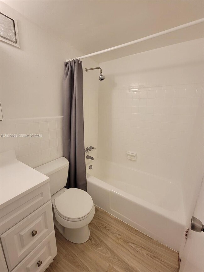 Building Photo - 441 Collins Ave