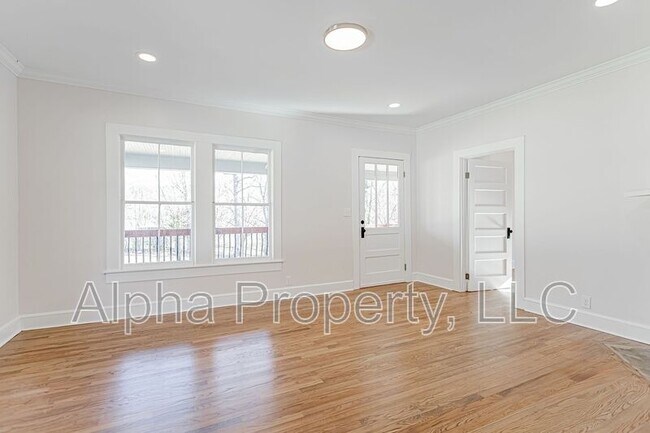 Building Photo - 511 Mountain Creek Rd