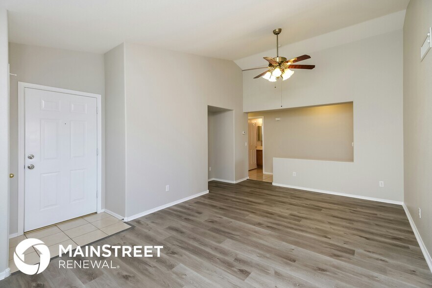 Building Photo - 2822 S Abbey