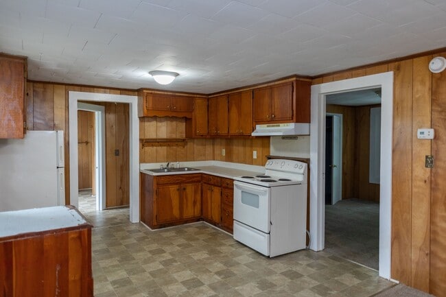 Building Photo - 1028 Fairview Dr SW