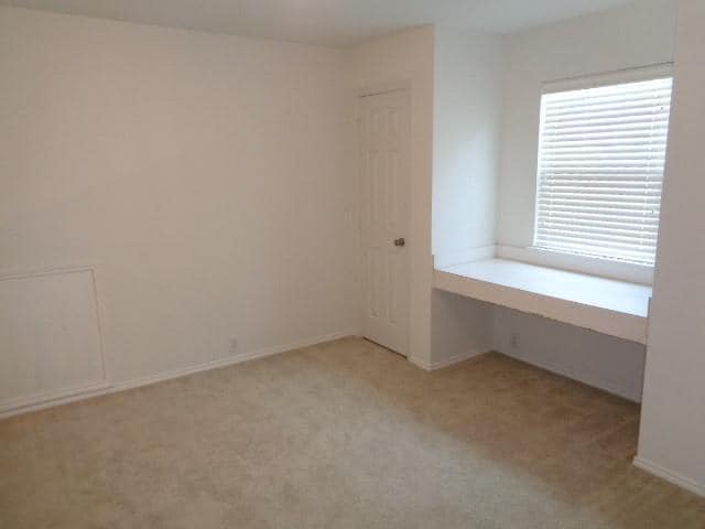 Building Photo - 15010 Sugarhollow Dr
