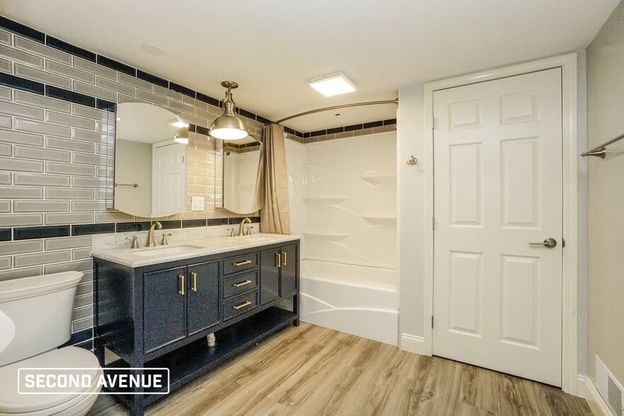 Building Photo - 854 Monaca Rd