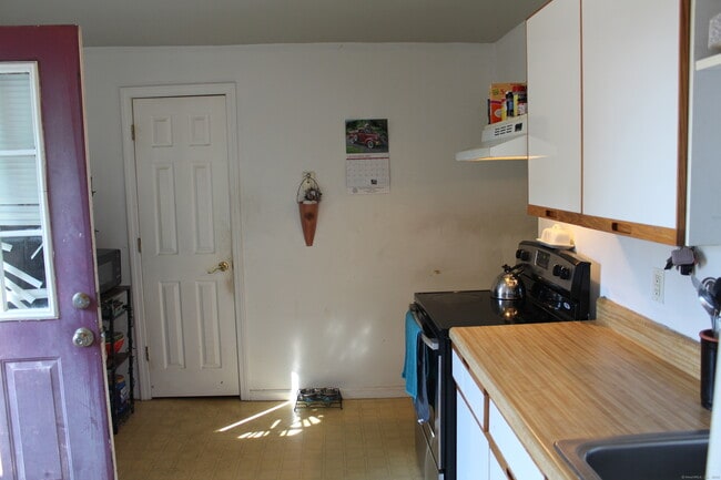 Building Photo - 57 Grove St
