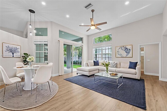Building Photo - 2587 Jardin Ct