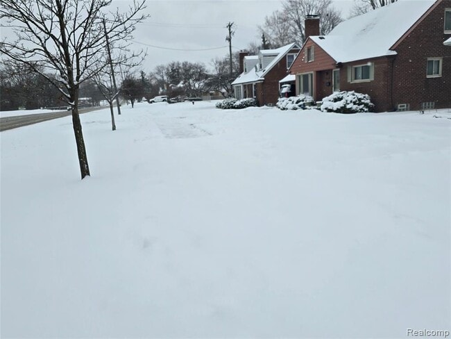 Building Photo - 27231 Five Mile Rd