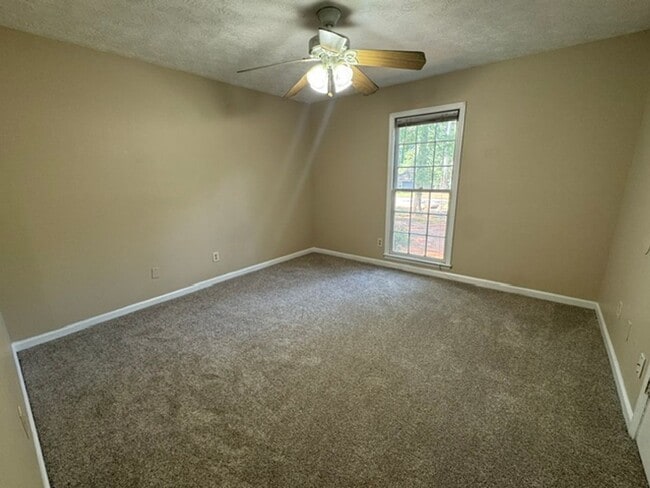 Building Photo - 228 Hearthstone Dr