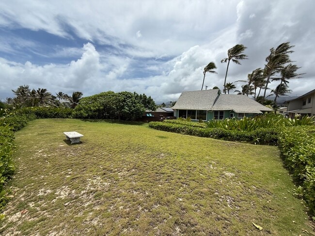 Building Photo - May to October ocean front 2/2 rental