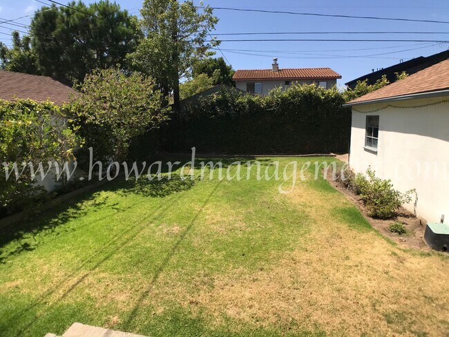 Building Photo - Two story home with newer central A/C in the Mar Vista Hills. Large kitchen, family room, and lar...