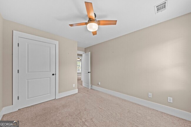 Building Photo - 135 Idlewilde Dr