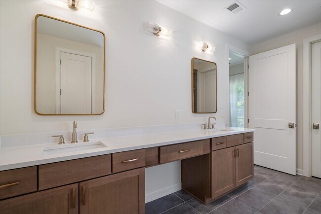 Building Photo - 316 Majestic Trail