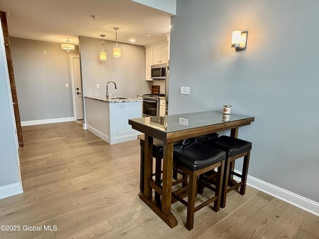 Building Photo - 77 Van Dam St