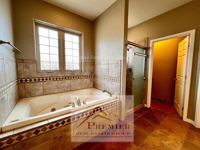 Building Photo - 240 Haversham Dr