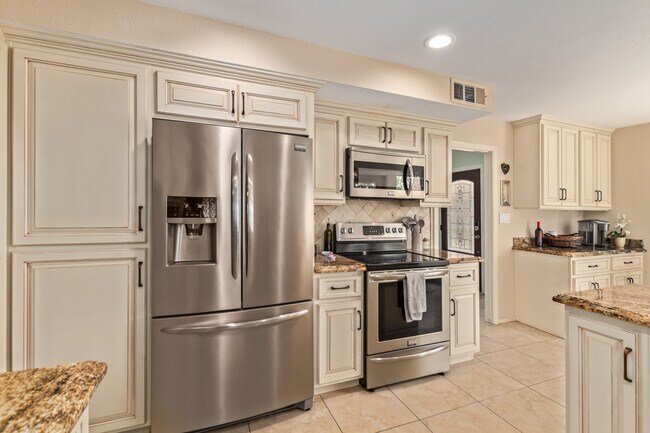 Building Photo - 2326 W Lompoc Cir