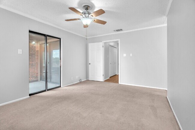Building Photo - Where Comfort Meets Everyday Luxury!