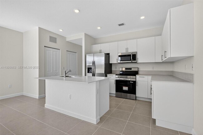 Building Photo - 13835 SW 261st Terrace