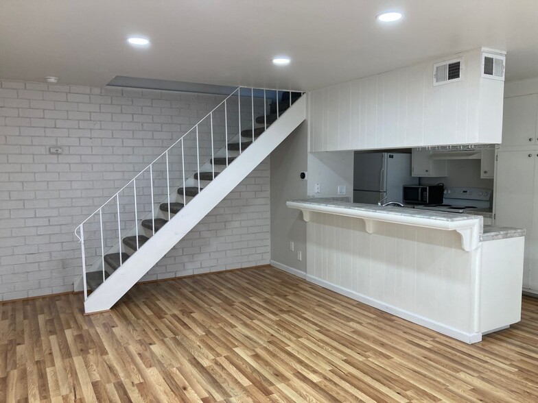 Building Photo - 5062 Rhode Island Dr