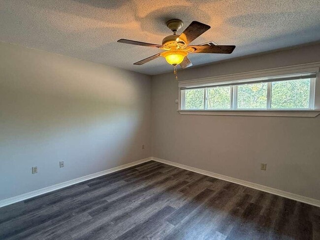 Building Photo - 806 Regatta Dr