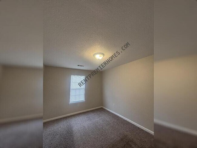 Building Photo - 12 Timberside Cove