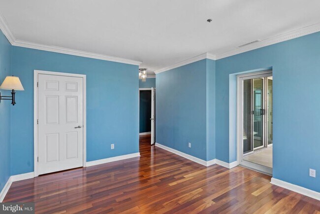 Building Photo - 100 Harborview Dr