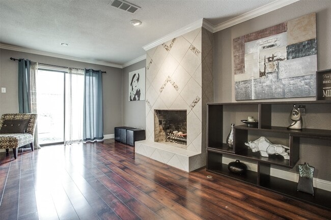 Building Photo - 2906 Sharpview Ln