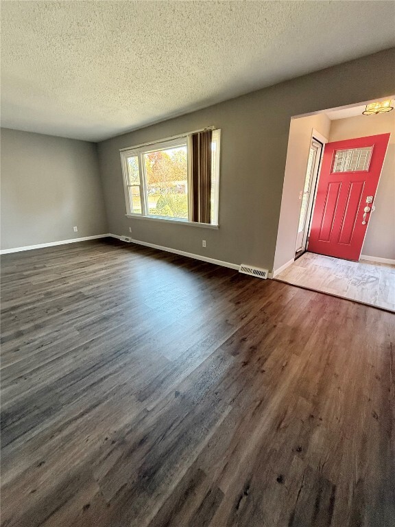 Building Photo - 107 Mark Trail Dr